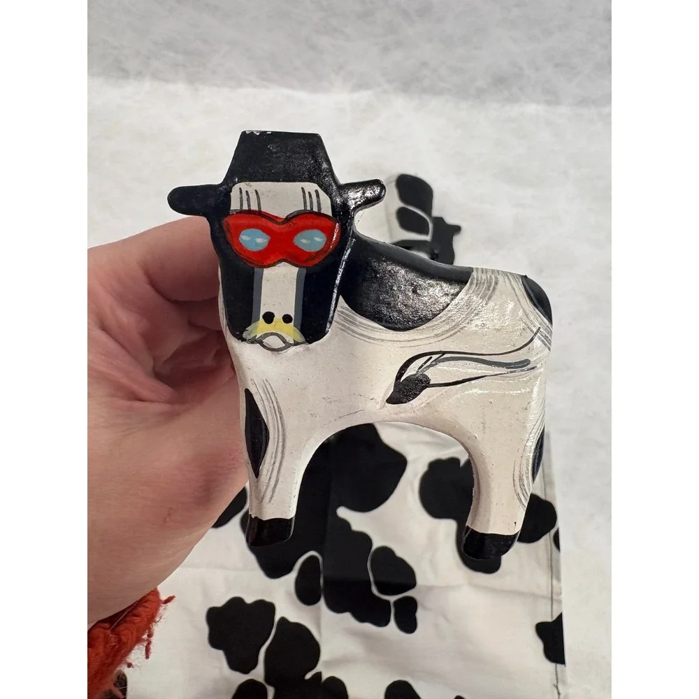 Vintage Masked Cow‎ Wooden Napkin Rings and Cow Print Cloth Napkins Set of 2